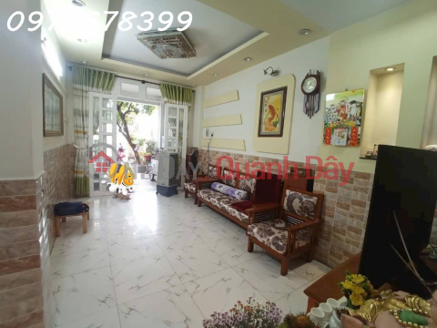 OWNER NEEDS TO SELL IN DISTRICT 4 - HOUSE BUILT BY OWNER WITH HIS OWN HEART - 82m2 BEAUTIFUL, SPACEFUL HOUSE, LIKE IT AT A GLANCE - 8 _0