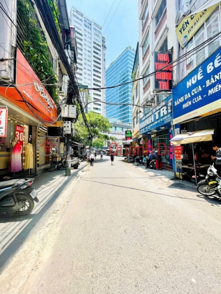 HANG COT STREET IN THE CENTER OF THE OLD QUARTER - CORNER HOUSE WITH 2 STREET FACINGS - WIDE SIDEWALK - GREAT BUSINESS. Sales Listings