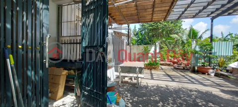 The owner rents a townhouse next to the intersection of Binh Phuoc, Thu Duc _0