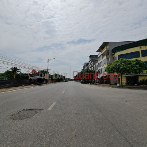 Land for sale in Gia Lam commune, Hanoi, near Vincom, car road. 202m2, 8m square frontage. Investment price. Contact 0989894845 _0