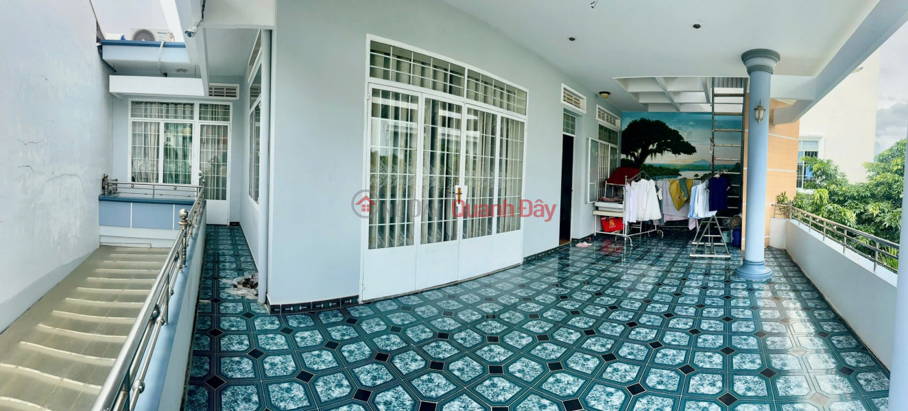 VILLA FOR SALE FRONT OF THE BEACH ON HON CHONG, NORTH WARD OF NHA TRANG. | Vietnam Sales | đ 17 Billion