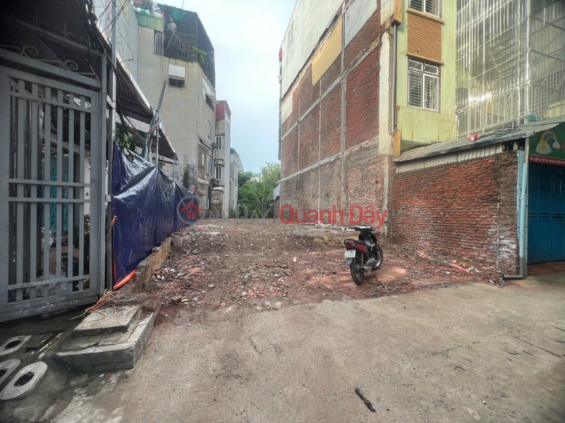 Only 85 million\\/m2. Selling new Viet Hung land, Ngo Gia Tu, beautiful square, car parking at the gate. Contact 0936123469 Sales Listings