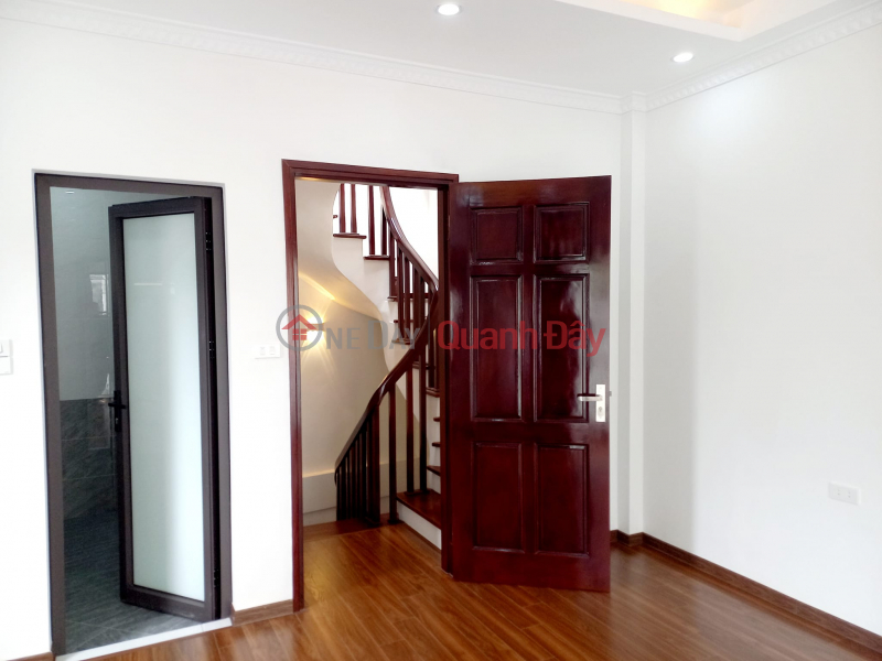 NGUYEN SON STREET HOUSE, Area 40M, 5T, 5.3 BILLION, BEAUTIFUL, CHEAP HOUSE, RED DOORS Sales Listings