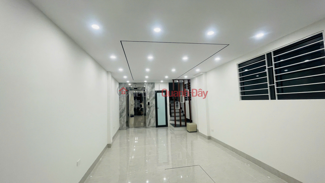 đ 13.2 Billion, GIAP NHAT ALLEY FRONT - 40M - 8 FLOORS, ELEVATOR - CAR PARKING AT THE DOOR - OFFICE BUSINESS - PRICE 13.2 BILLION, contact 0817606560