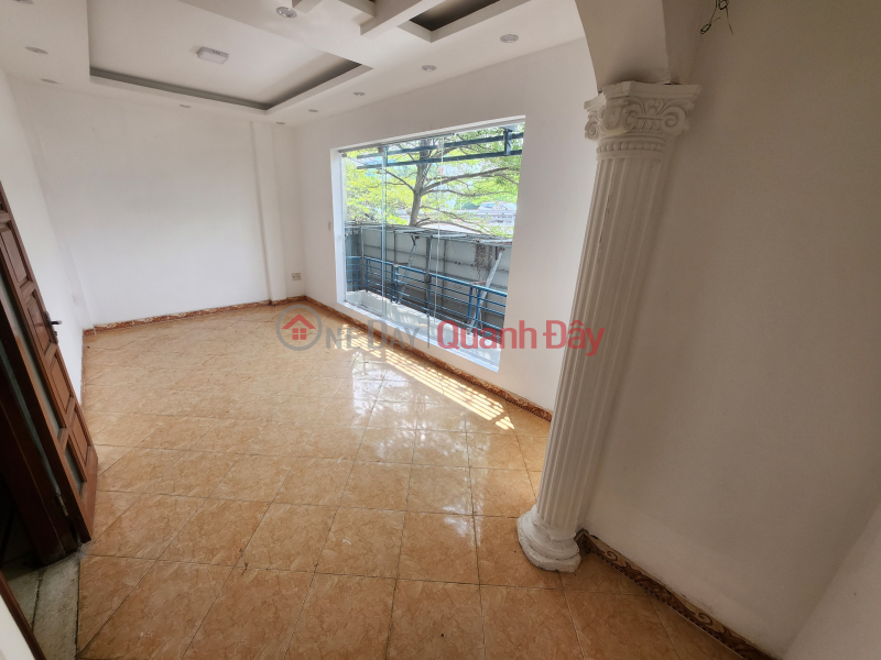 The owner rents a house on the street, Lot corner 424 Tay Son, Nga Tu So - Area 40m x 3 floors. Front wide: 6m Vietnam Rental, đ 30 Million/ month