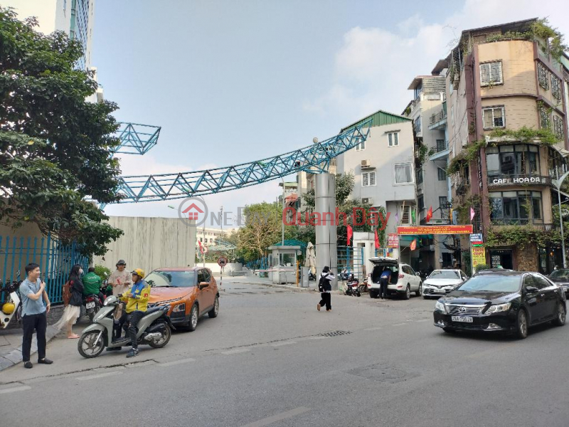 SUPER RARE!!! 6.X BILLION AVAILABLE RIGHT ON VONG STREET - UNEXPECTED BUSINESS SIDEWALK RIGHT AT THE GATE OF THE UNIVERSITY OF ECONOMICS. Sales Listings