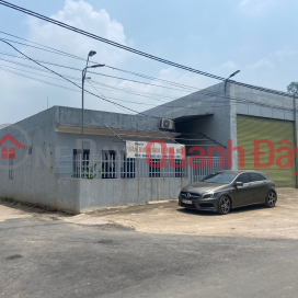 The owner sells urgently 1293m2 corner lot with two facades available with warehouse at Minh Phu Soc Son, container street _0