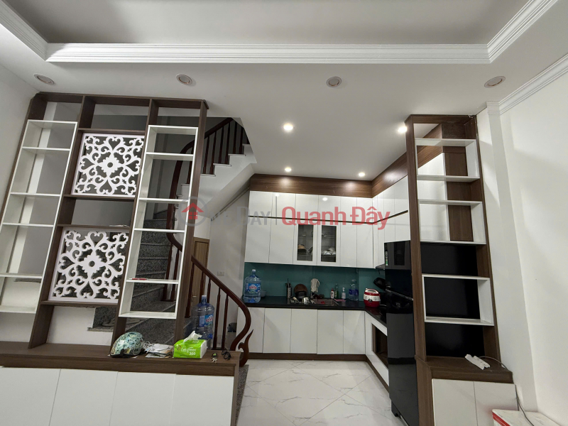 Cho thuê nhà nguyên căn mới ngõ 276 Định Công, 35m2 x 5 tầng, 3 ngủ khép kín.
12tr5 Niêm yết cho thuê