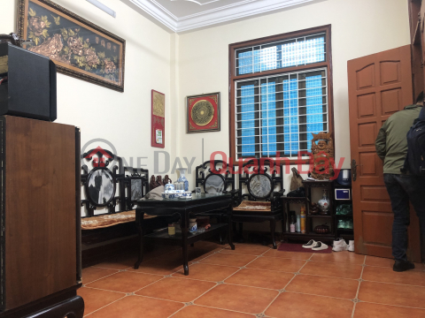Private house for sale in Van Huong Dong Da near car corner lot 40m 4 floors MT 5m more than 4 billion beautiful house right away contact 0817606560 _0