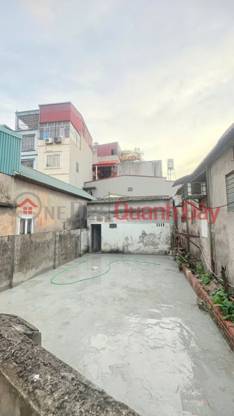Owner urgently sells golden land in lane 210 Hoang Quoc Viet, price is only equal to a small apartment, benefits are multiplied Sales Listings