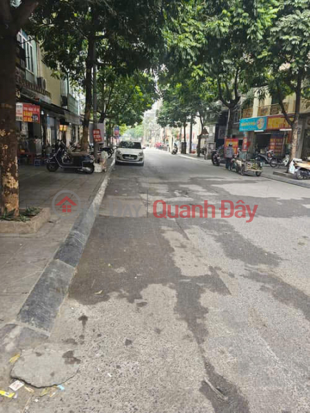 Sidewalk wide enough for 3 cars to pass, subdivided plot in Trinh Van Bo, 62m2 x 5 floors, only 2 minutes to My Dinh bus station, 17 billion VND. Sales Listings