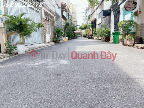 HOUSE FOR SALE IN 8M PLASTIC ALLEY - HUYNH VAN BAN - WARD 13 - CARS CAN AVOID THROUGH HOANG SA - 4 FLOORS, SQUARE, 74M2. FRONTAGE 49M _0
