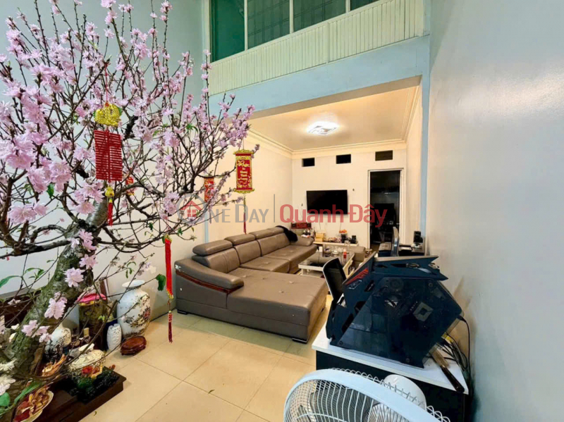 Nhà mặt đường Miếu Hai Xã - 42m 2.5 tầng - vị trí đẹp - gần Hồ Sen Niêm yết bán