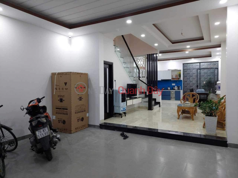 Selling a 3-storey house on B3 street, VCN Phuoc Long urban area, southeast direction, 13m street frontage, no manholes, electrical cabinets... Sales Listings
