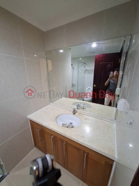 Cho thuê căn góc 3 ngủ, 3 wc rộng 181m2 ở RoyalCity Nguyễn Trãi, Thượng Đình, Thanh Xuân., Việt Nam, Cho thuê, đ 33 triệu/ tháng