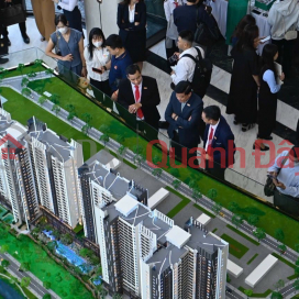 Emerald Garden View aims to create a civilized residential community, offering green spaces for only 7 million VND\/month. _0