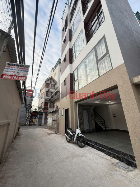 HOUSE FOR SALE WITH TEN CARS PARKED AT THE DOOR, Tan Thuy, 42m2 X 6 Floors, 7.6m frontage, 15.2 billion Long Bien. Sales Listings