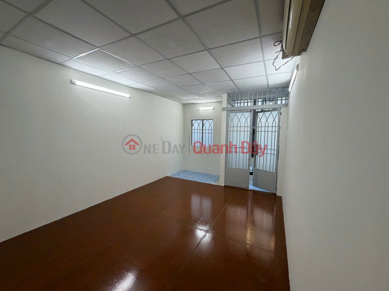 HOUSE IN A PRIME LOCATION - GOOD PRICE - OWNER NEEDS TO SELL QUICKLY. Located on Pham The Hien Street, Ward 6, District 8. Vietnam, Sales đ 2.8 Billion