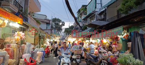 DISTRICT 10'S FRONT OF FLOWER STREET IS 4.3M HORIZONTAL AND 6M - 4 FLOORS, 8M FRONT OF HONG YIELD. _0