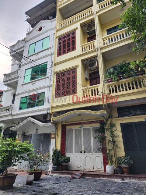 House for sale in Bach Dang, HBT 45m x 4 bedrooms, sidewalk, car, business, price 16.3 billion. Contact: 0366051369 _0