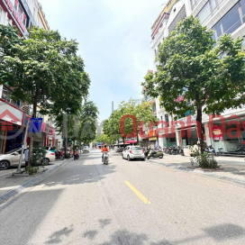 THE MAGNIFICENT BUILDING IS LOCATED RIGHT ON TRUONG CONG GAI STREET_CAU GIAY<br \/> I OWN AREA OF 100M2 OF 7-STOREY BUILDING WITH FRONTAGE _0