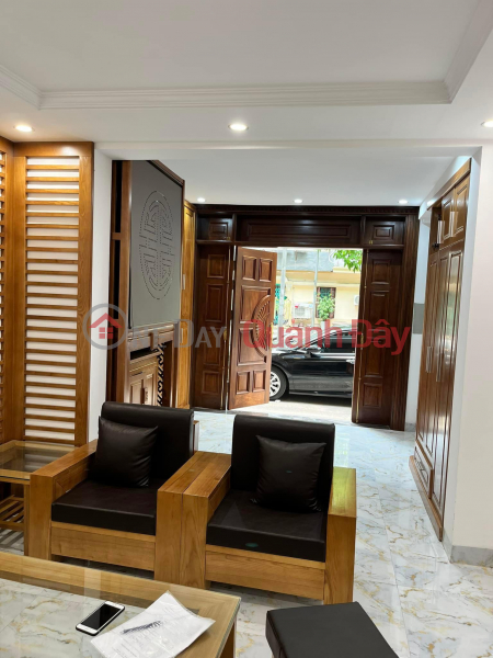 The car is parked at the door, the 1st floor is more beautiful than the apartment, 80m2 Hoang Quoc Viet Full interior Sales Listings
