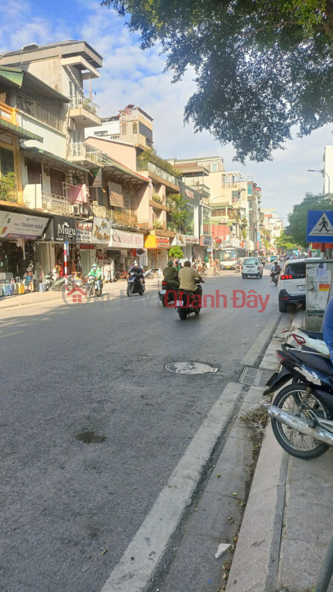 Land plot book on the vast sidewalk in Kham Thien, bustling business 52 m2, 16 billion 2, cash flow 23 million\/month, adjacent to Le Duan _0