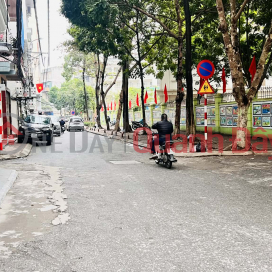 House for sale on Nguyen Van Cu street. 43m² x 6 floors, 5.6m frontage, 4 bedrooms with en-suite bathrooms, parking space for 7 cars. _0