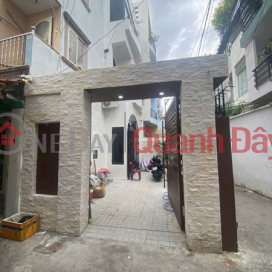 Whole house for rent on Tran Quang Dieu Street _0