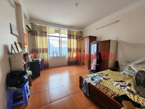 FOR SALE NGUYEN LUONG BANG TOWNHOUSE, THREE STEPS TO THE STREET TO AVOID CARS, NEED TO SELL URGENTLY _0