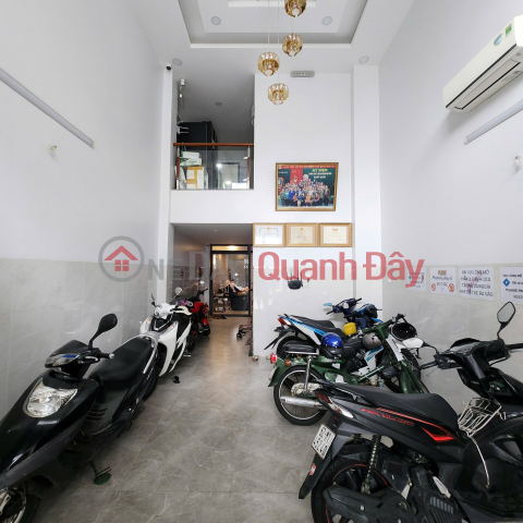 CAR ALLEY CONNECTING RIGHT TO HONG DUC HOSPITAL, NEXT TO THE WARD PEOPLE'S COMMITTEE _0