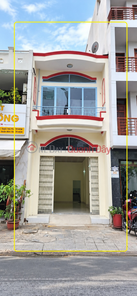 House for rent on Thach Lam street, 72m², 2 floors, 18 million VND - near apartment buildings and intersection. _0