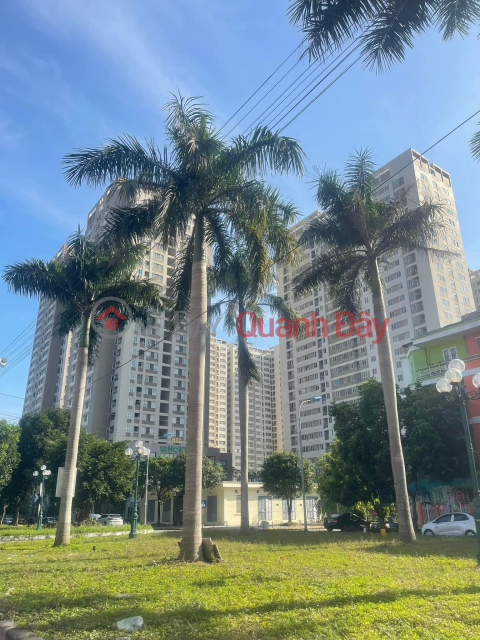 A little over 8 billion owns more than 90m of Tan Tay Do complex. Available for rent with stable cash flow. Inbox to see the house: 0916731784 _0
