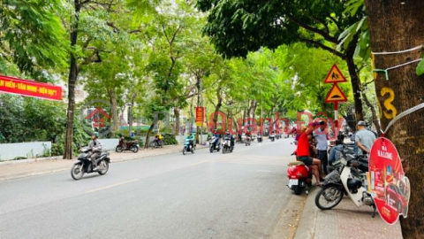 House for sale in Ngoc Lam, with sidewalk access, parking available day and night, near Gia Lam bus station, only 11.8 billion VND. _0
