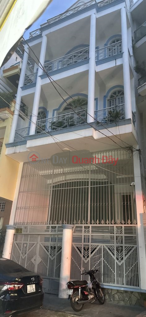 3-storey house in Hoang Hoa Tham business alley _0