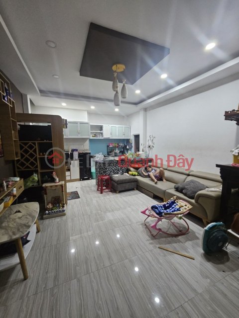 Suffocating house reduced by 3.4 billion, price to 9.5 billion, 94 square meters, 5-meter wide, expanding at the back, no car space _0