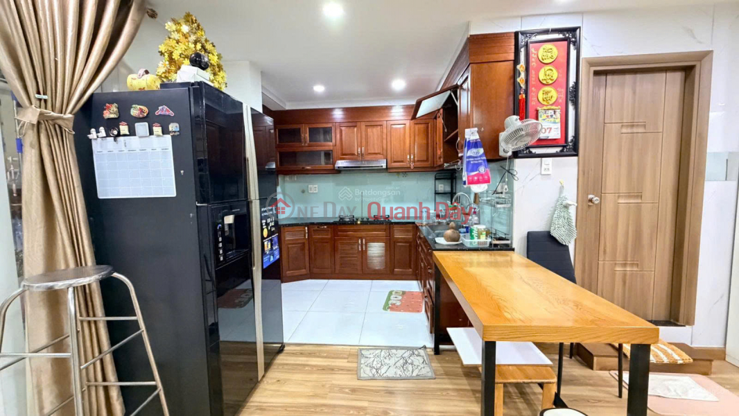 For only 4.3 billion VND, own a 3-bedroom apartment in District 4, fully furnished with high-end furniture, near District 1, with a stunning view., Vietnam | Sales đ 4.3 Billion