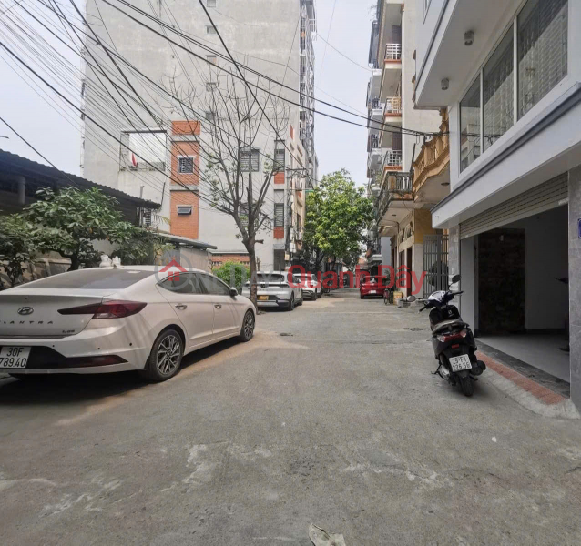 đ 13 Billion House for sale in Cau Dien, CORNER LOT, CAR, GARAGE, GREAT BUSINESS. Surrounded by high-class amenities. 60m2, price slightly over 13 billion.