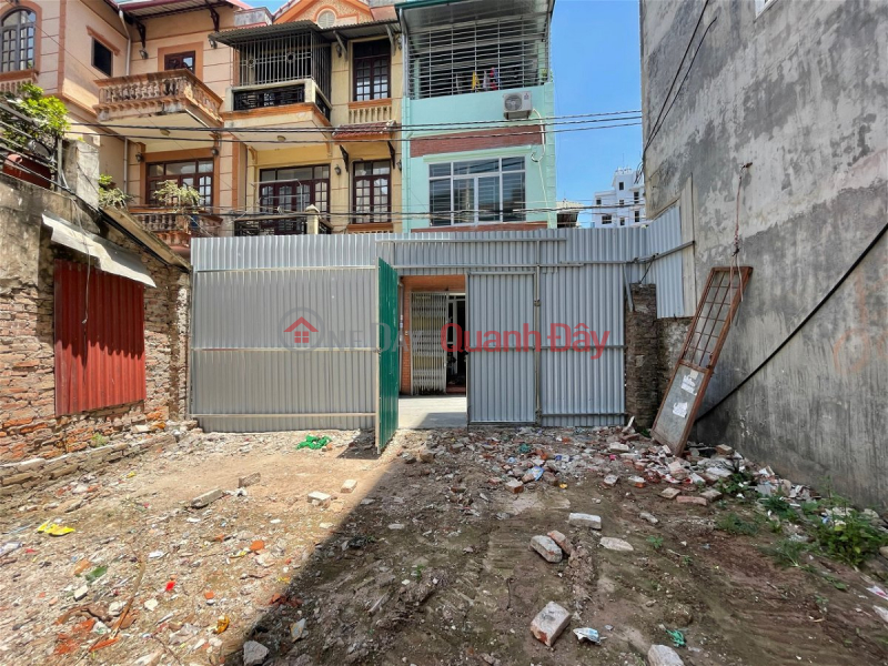 ₫ 13.1 Billion Land for sale on An Duong Vuong Street, Tay Ho District. Window 120m Actual 130m Frontage 7.2m Slightly 13 Billion. Commitment to Real Photos