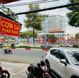 Two-storey house nearly 400m2, Dong Khoi facade plummeted from 18 billion to 14.5 billion VND _0