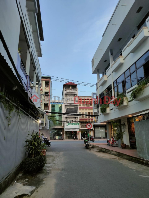 OWNER NEEDS TO SELL QUICKLY house with good location and good price in Binh Thanh District, HCMC _0