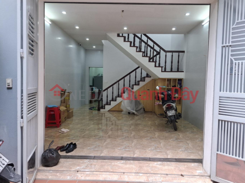 PHÂN LÔ Ô TÔ TRÁNH VÀO NHÀ - HAI THOÁNG TRƯỚC SAU - SỔ HOA HẬU. _0