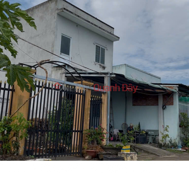 House for sale, 5x21m, with ownership certificate, located at Pham Thi Cam Street, Phuoc Lam Commune, Can Giuoc District, Long An Province. Sales Listings