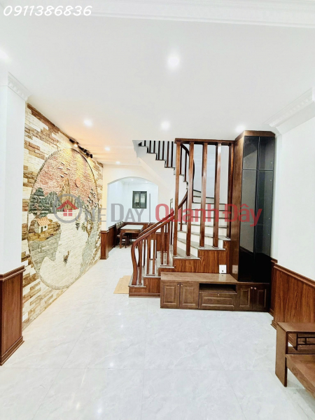 Ô tô đỗ cửa Trần Thái Tông, Mới đẹp, Ban công cực mát, 40m*5T chỉ 15.9 tỷ Niêm yết bán