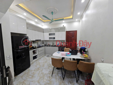 Beautiful 3-story house for sale in the Khả Lễ resettlement area, lane 2, Nguyễn Quyền street, next to the flower garden. _0