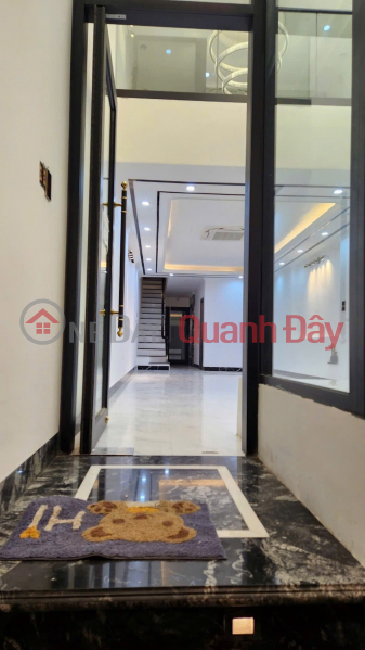 (Owner) urgently selling a house on Minh Khai street, 4.2m2 frontage, 7-story building with elevator, 75m2, 41.5 billion VND. Sales Listings