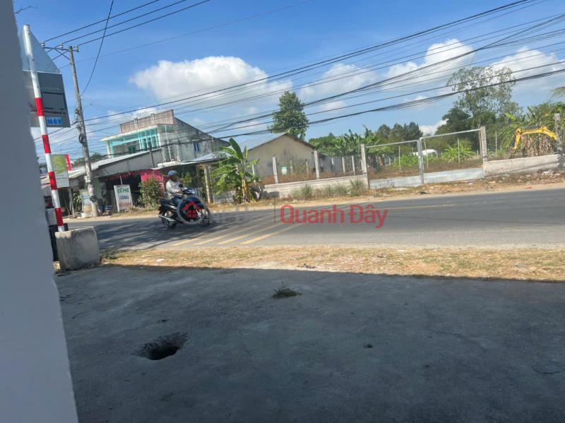 đ 2.2 Billion | Owner needs to sell quickly: House for 2.2 billion VND (negotiable) - Located on National Highway 54, 10.9m wide and 28m long.