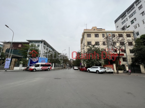 Selling Dong Da District Party Committee house, connecting to Hoang Cau, 75m2, 4 floors, subdivided lot, car, 15 billion VND _0