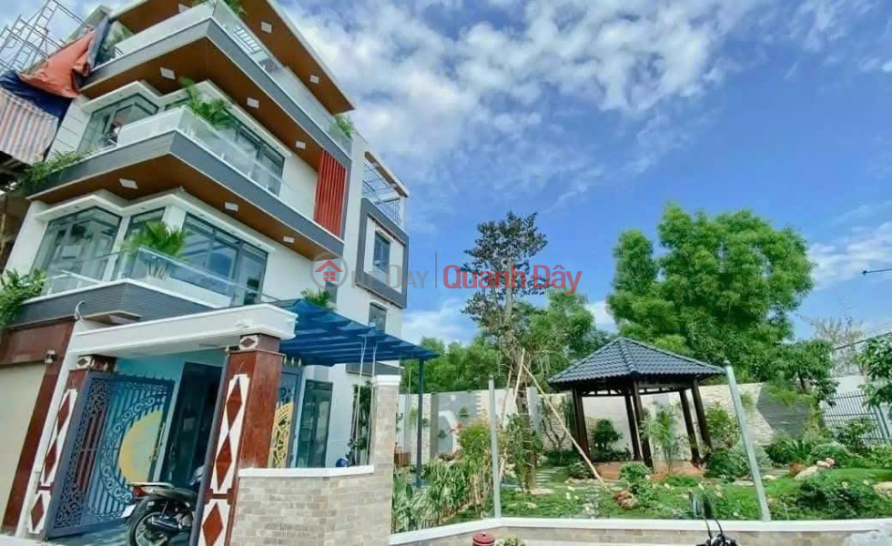 Spacious house with garden, 22x13m, located on a car-accessible alley off Huynh Tan Phat street, price 9 billion VND., Vietnam, Sales đ 9 Billion