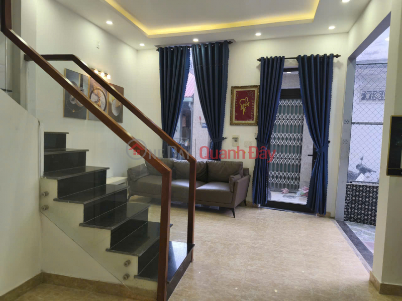 ► Corner house on Kiet Hoang Dieu street, 50m2, 3 floors, 3 enclosed bedrooms, front and back rooftop terraces, ready to move in, 3.95 billion VND. Sales Listings
